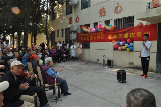 成人电影
唱歌  蒋正摄